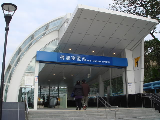 taipei-subway-entrance